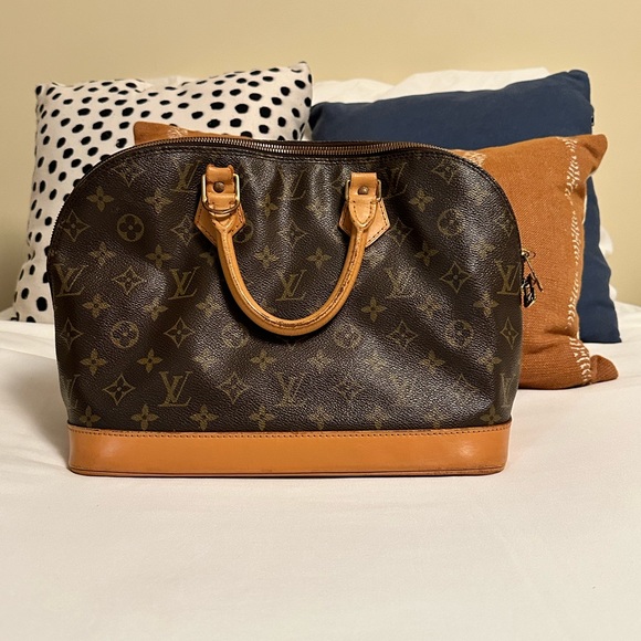 Louis Vuitton bag - Picture 1 of 3